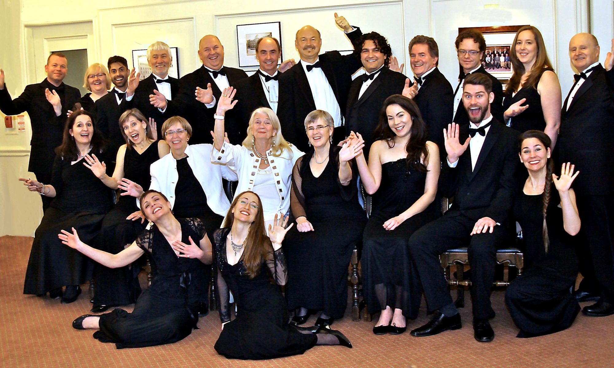 Elmer Iseler Singers, waving, photo: Michael_Romaniuk